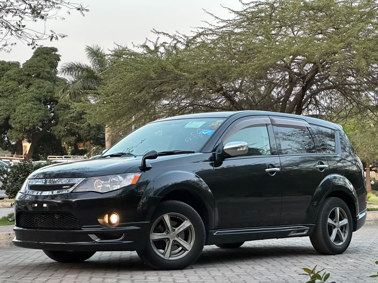 MITSUBISH OUTLANDER thumbnail 2